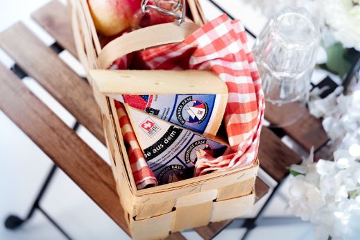 Food-Fotografie mit Käsestücken vom Bodenseekäse der Käserei Studer.