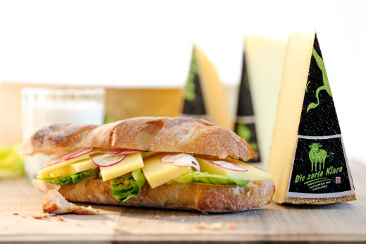 Käsesandwich mit Käsestücke «Die zarte Klare Bio»