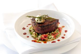 Gericht mit Käse von Christian Kuchler, Käsesalat mit Rindsfilet