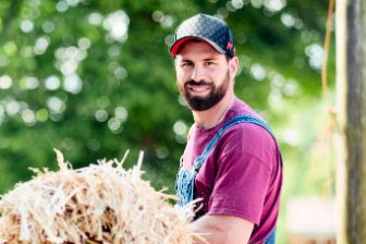 Milchlieferant Armin Göldi - liefert Milch für Schweizer Käsesorten der Käserei Studer