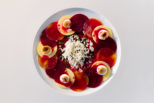 Carpaccio vom Rind: Gericht mit Käse vom Schweizer Sternekoch