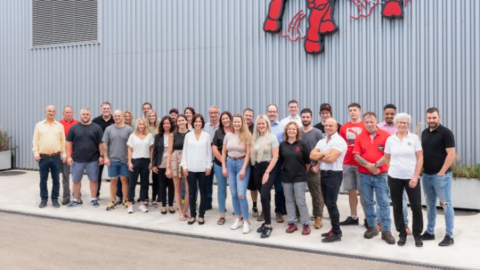 Gesamtes Team und Käsekeller der Käserei Studer